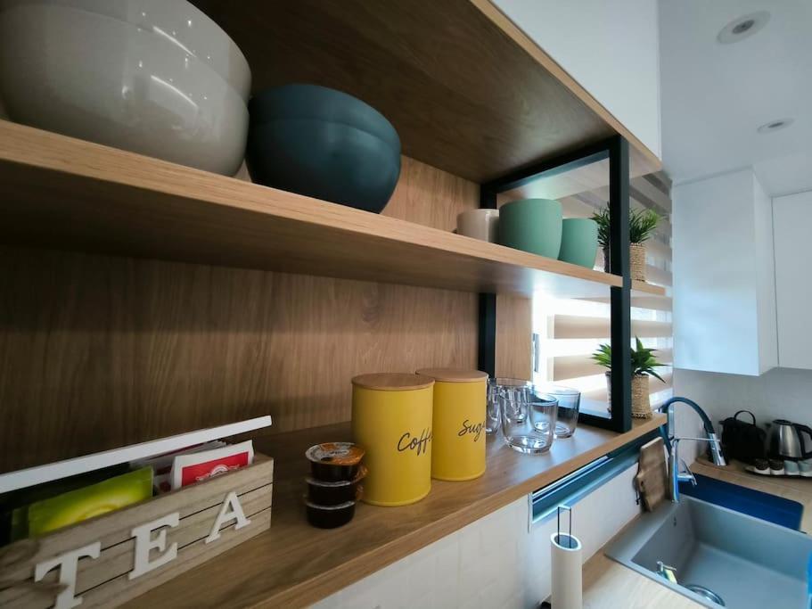 Floral Home 2 - 1St Floor Apt With Private Parking! Афины Экстерьер фото