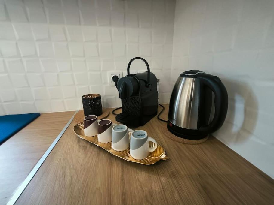 Floral Home 2 - 1St Floor Apt With Private Parking! Афины Экстерьер фото