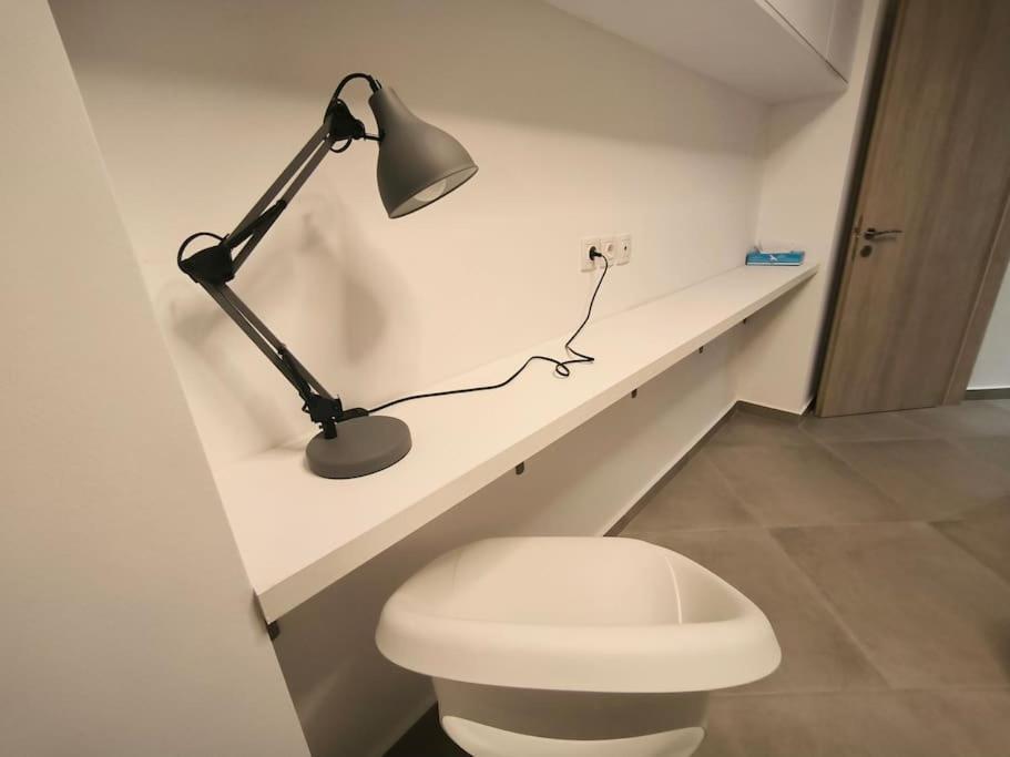 Floral Home 2 - 1St Floor Apt With Private Parking! Афины Экстерьер фото