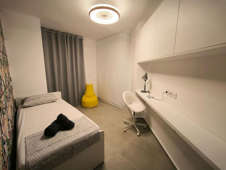 Floral Home 2 - 1St Floor Apt With Private Parking! Афины Экстерьер фото