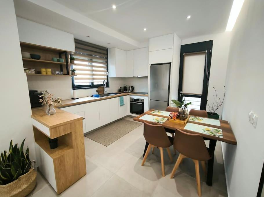 Floral Home 2 - 1St Floor Apt With Private Parking! Афины Экстерьер фото